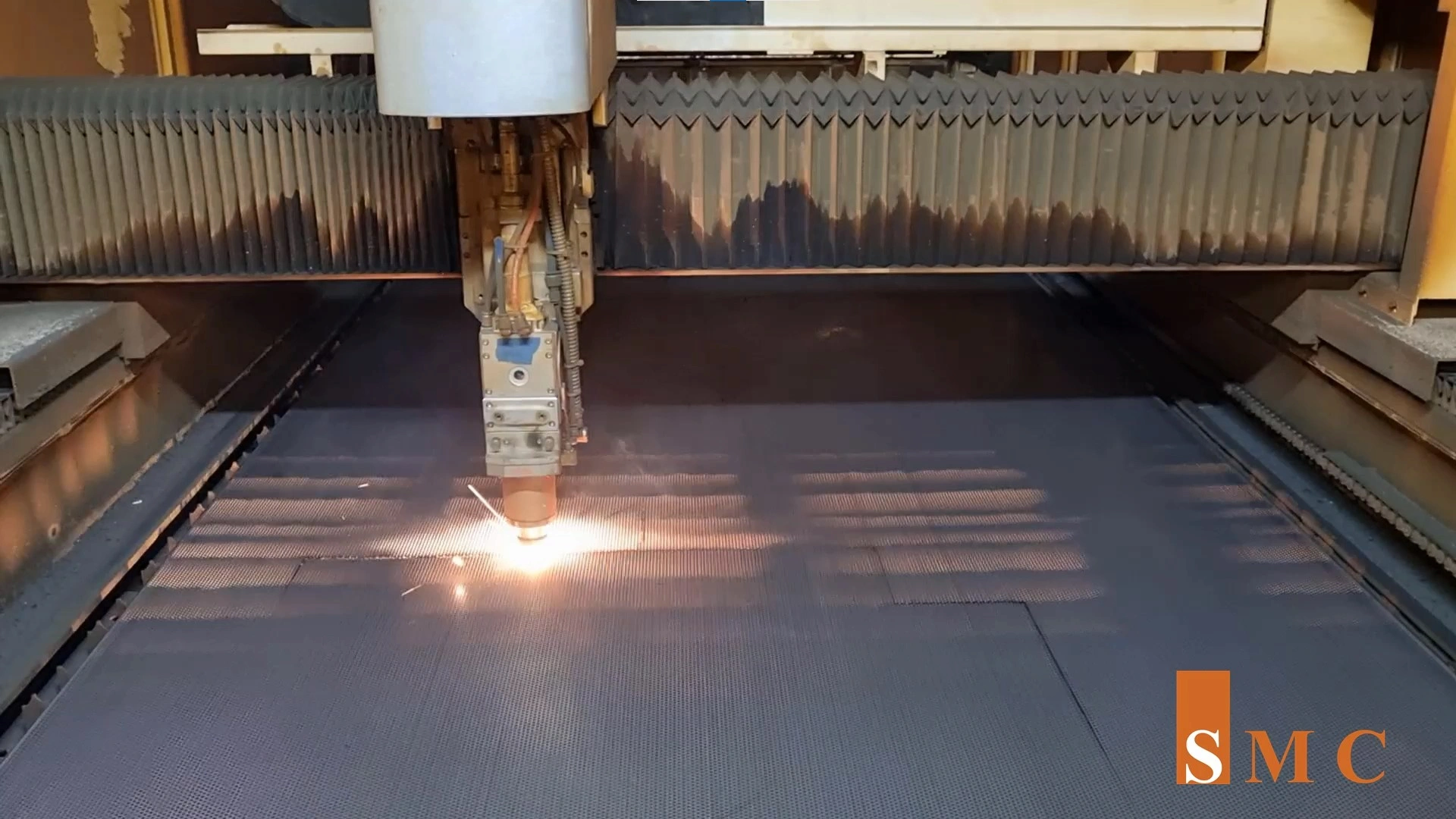 Une table laser en action